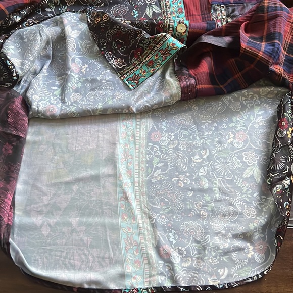 John Mark Floral Plaid Mixed Print Yarn Dye Long Sleeve Button Down Tunic. - Picture 7 of 12